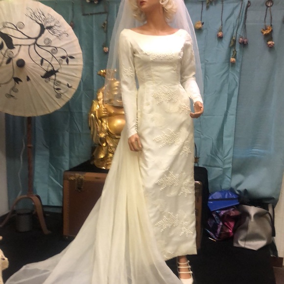 VINTAGE BRIDAL ORIGINALS SLIM DRESS NON DETACHABLE TRAIN ZIPPER BACK BUTTONS 4 - Picture 3 of 17